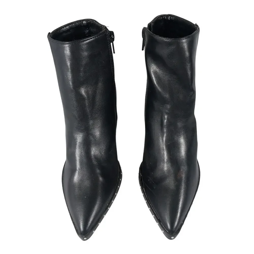 NWOT! QUPID! BLACK VEGAN LEATHER ANKLE BOOTS W/GOLD MICRO STUDDED TOE! SZ 5.5M
